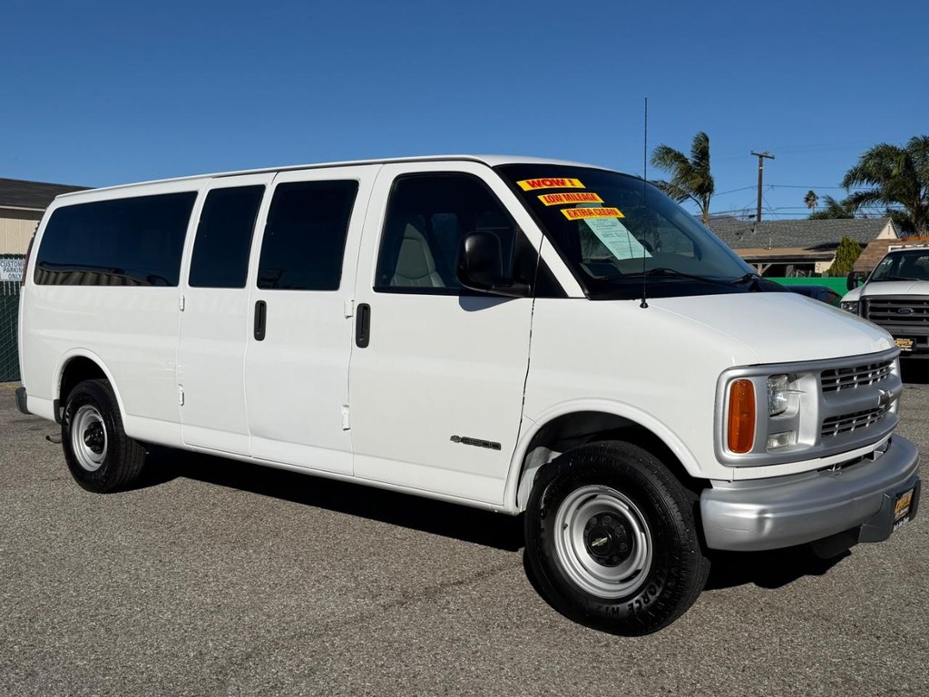 Chevrolet Express 3500 Vehicle Full-screen Gallery Image 03