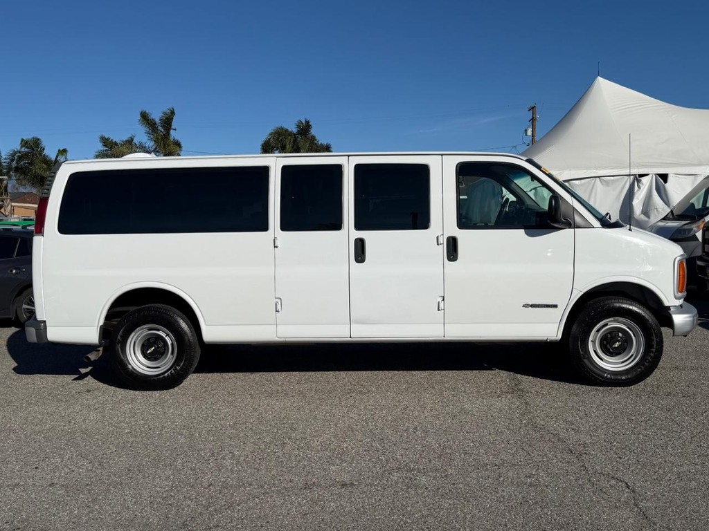 Chevrolet Express 3500 Vehicle Full-screen Gallery Image 05