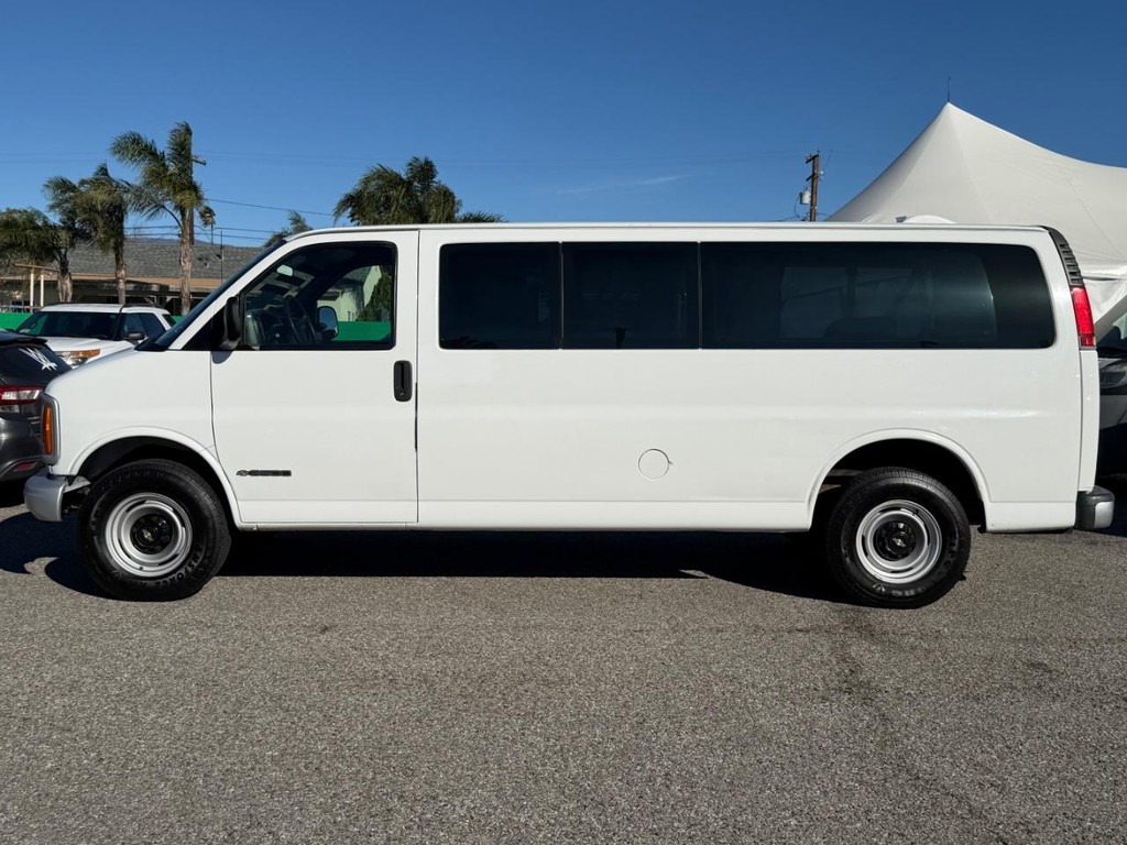 Chevrolet Express 3500 Vehicle Full-screen Gallery Image 11