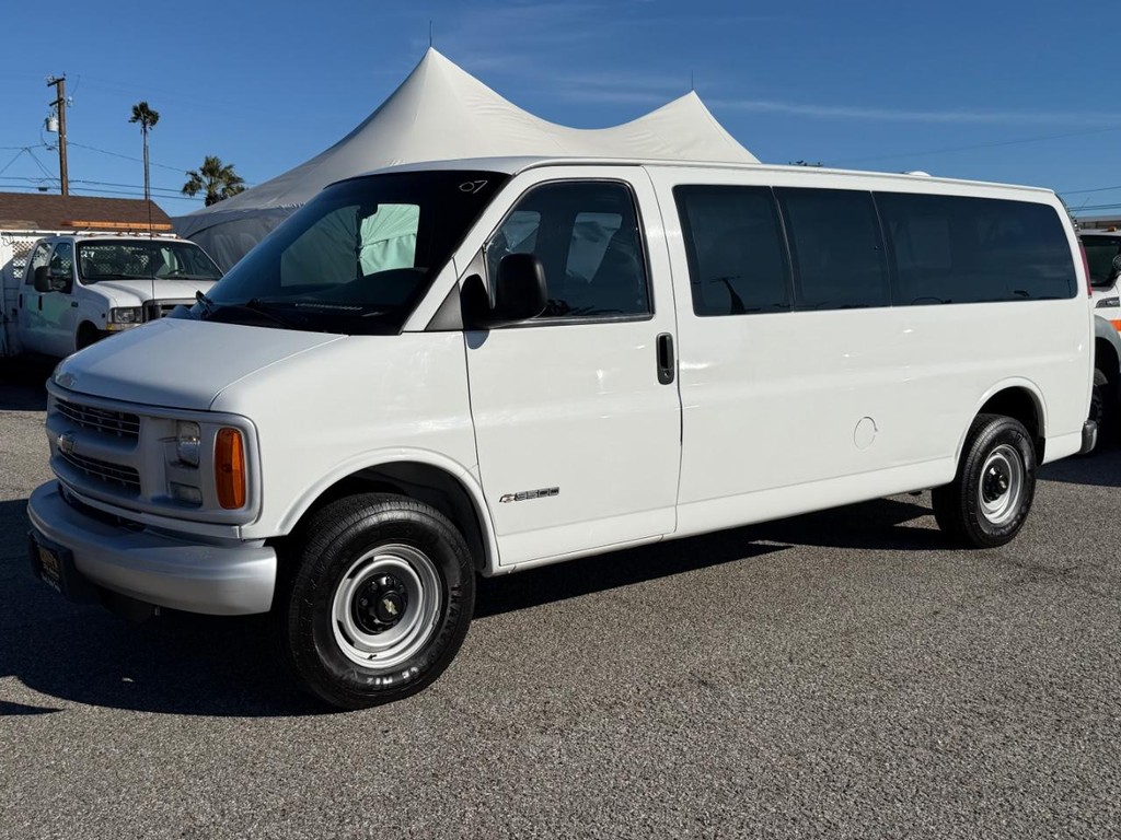 Chevrolet Express 3500 Vehicle Full-screen Gallery Image 12