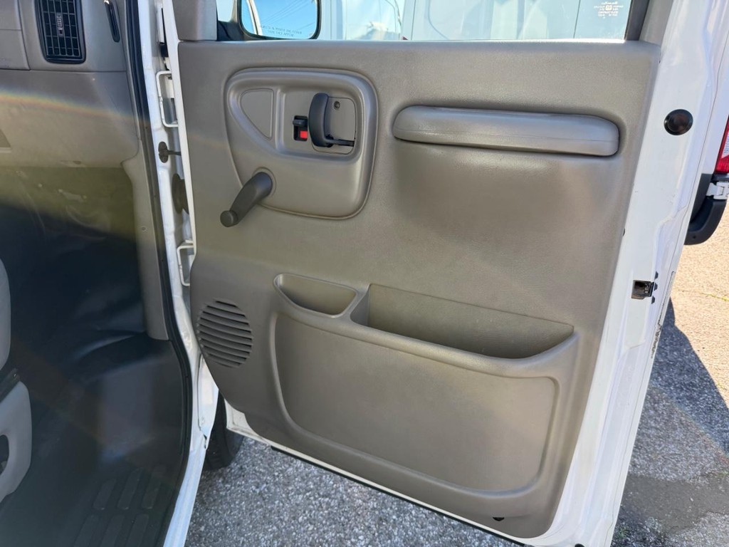 Chevrolet Express 3500 Vehicle Full-screen Gallery Image 19
