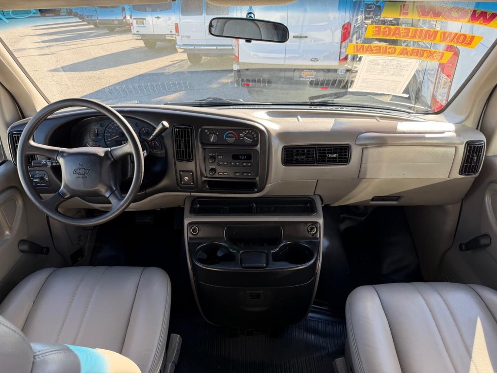 Chevrolet Express 3500 Vehicle Full-screen Gallery Image 23