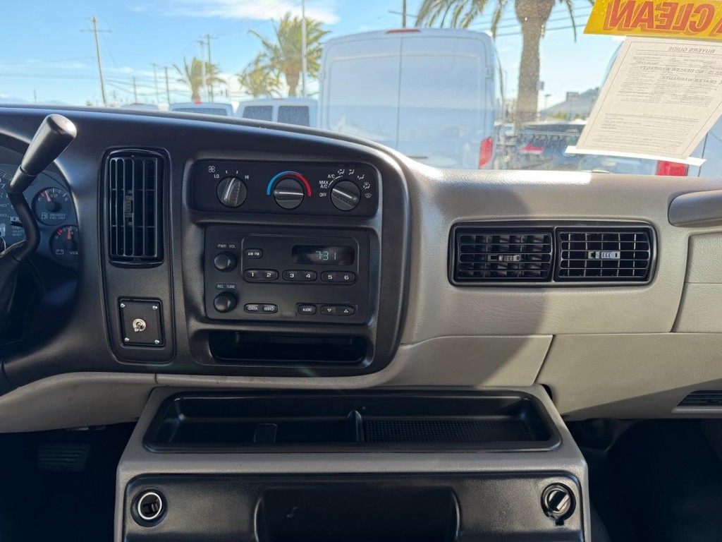 Chevrolet Express 3500 Vehicle Full-screen Gallery Image 25