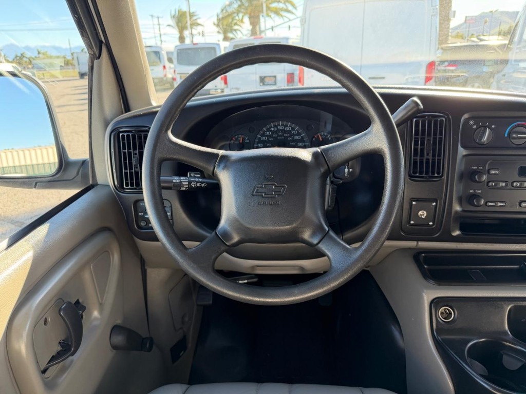 Chevrolet Express 3500 Vehicle Full-screen Gallery Image 27