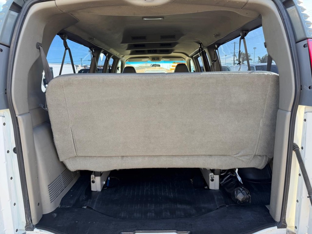 Chevrolet Express 3500 Vehicle Full-screen Gallery Image 38