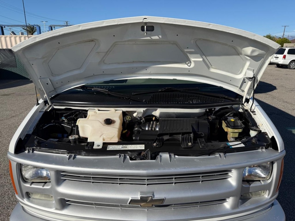 Chevrolet Express 3500 Vehicle Full-screen Gallery Image 42