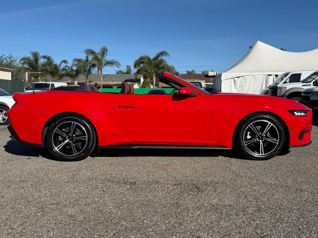 Ford Mustang Vehicle Full-screen Gallery Image 08