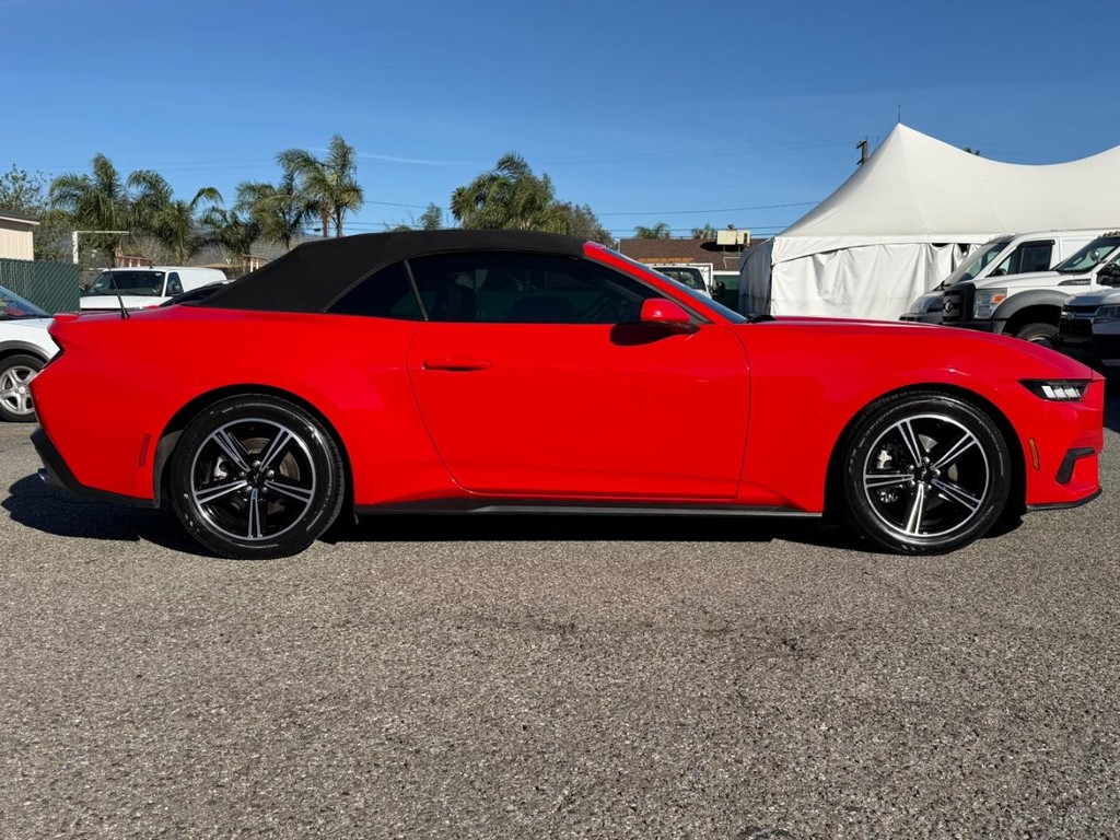 Ford Mustang Vehicle Full-screen Gallery Image 09