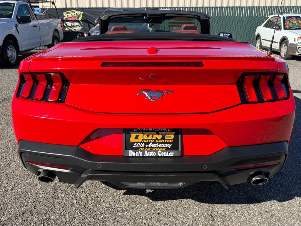 Ford Mustang Vehicle Full-screen Gallery Image 14