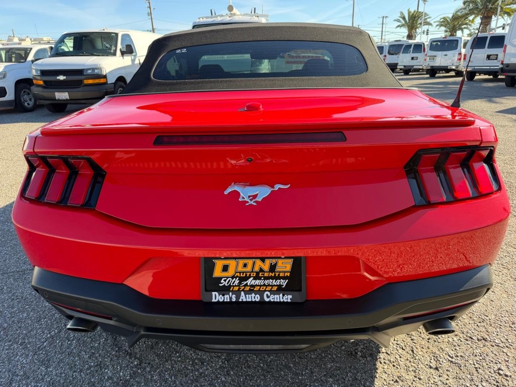 Ford Mustang Vehicle Full-screen Gallery Image 16