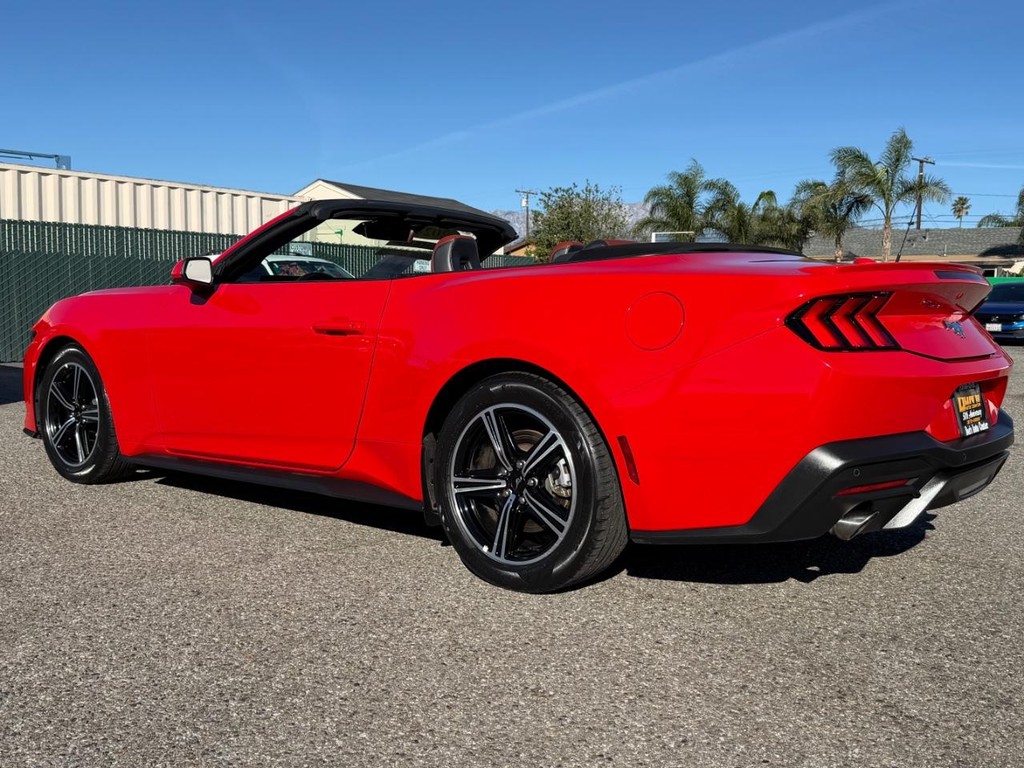 Ford Mustang Vehicle Full-screen Gallery Image 17