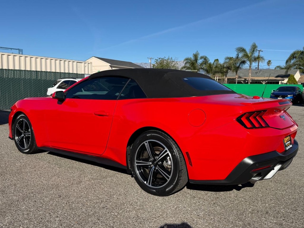 Ford Mustang Vehicle Full-screen Gallery Image 18