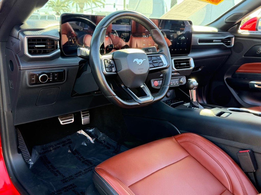 Ford Mustang Vehicle Full-screen Gallery Image 25