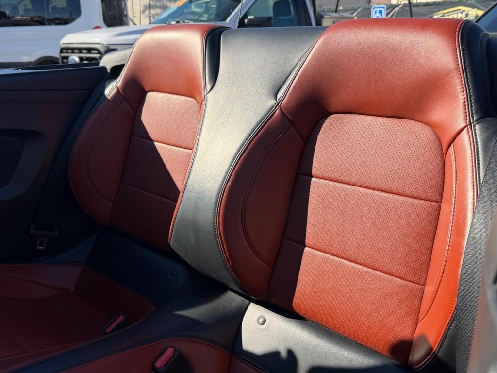 Ford Mustang Vehicle Full-screen Gallery Image 28