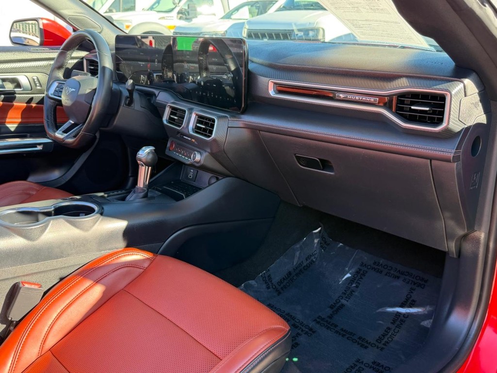 Ford Mustang Vehicle Full-screen Gallery Image 30