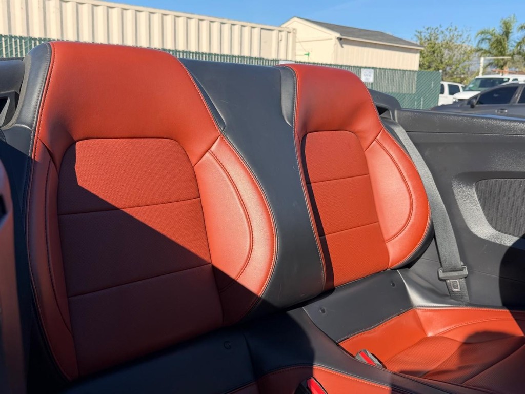 Ford Mustang Vehicle Full-screen Gallery Image 33