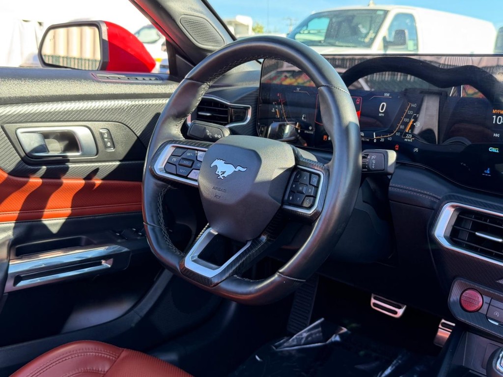 Ford Mustang Vehicle Full-screen Gallery Image 34