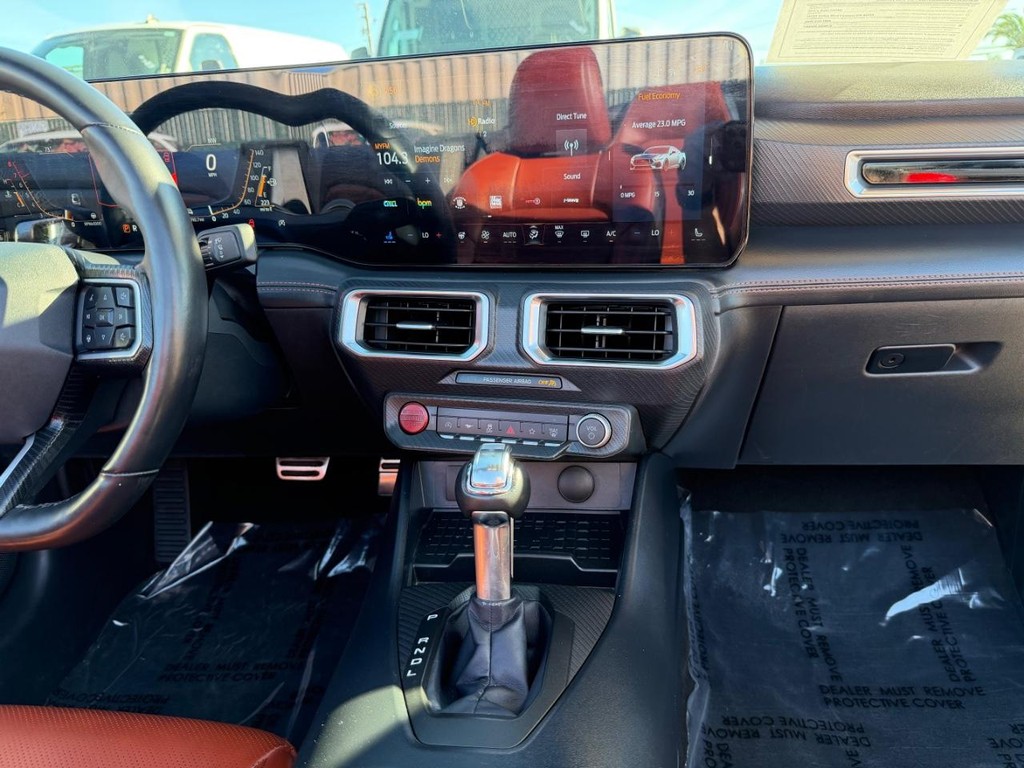 Ford Mustang Vehicle Full-screen Gallery Image 35