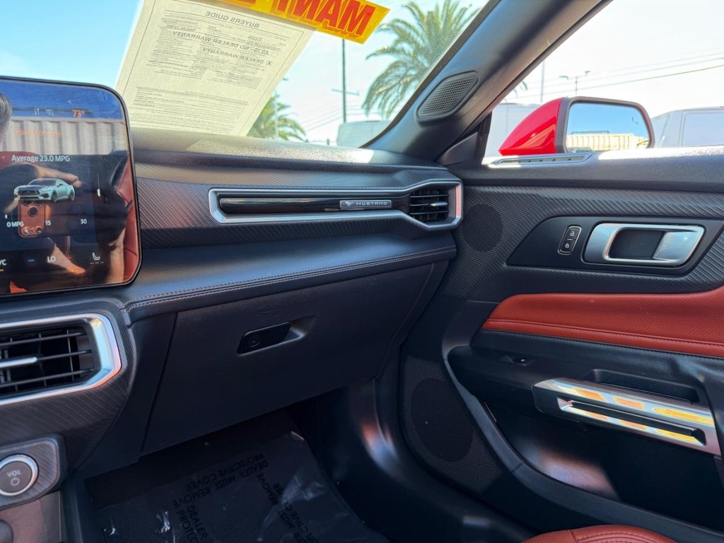 Ford Mustang Vehicle Full-screen Gallery Image 36