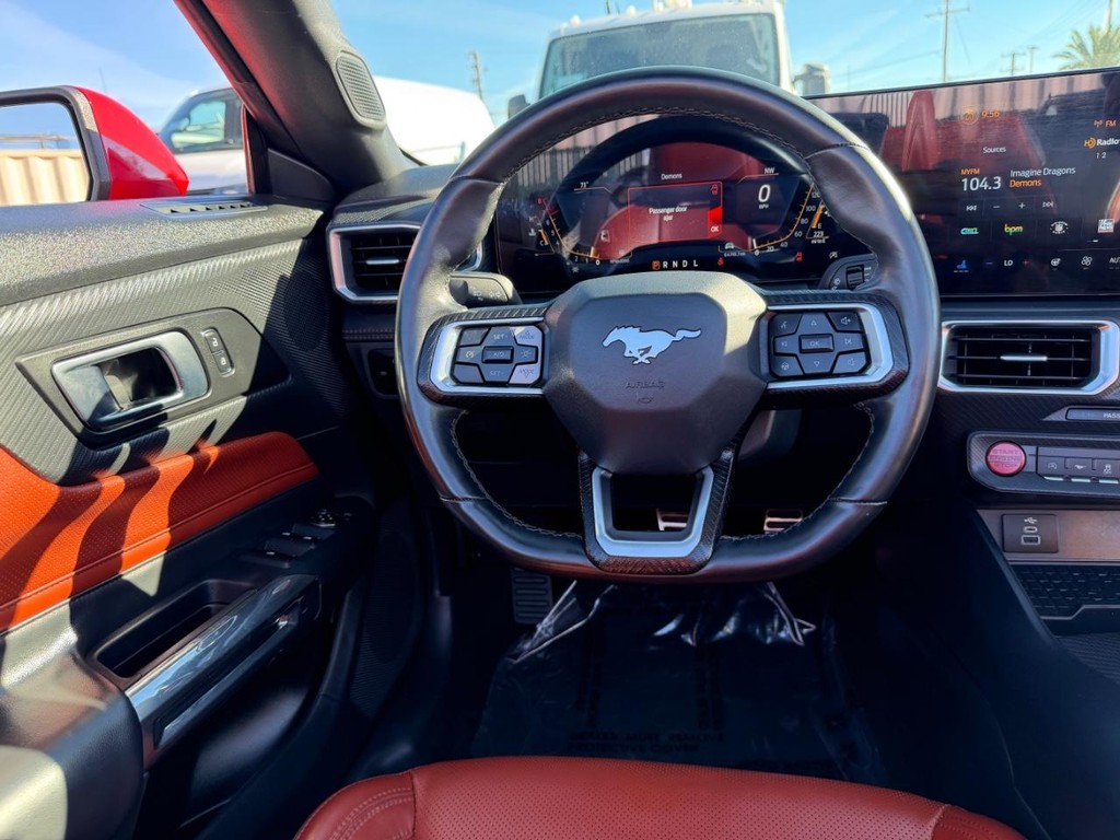 Ford Mustang Vehicle Full-screen Gallery Image 37