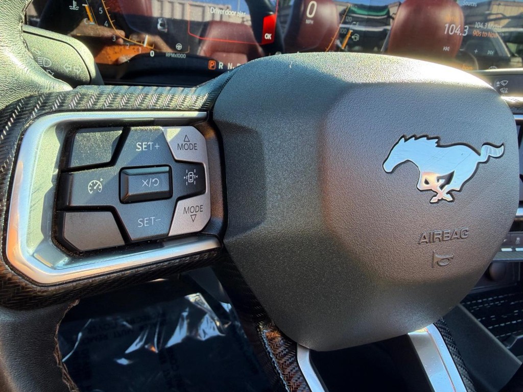 Ford Mustang Vehicle Full-screen Gallery Image 38