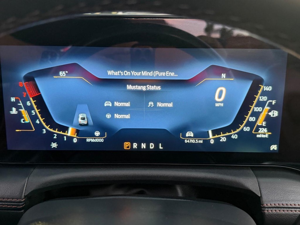 Ford Mustang Vehicle Full-screen Gallery Image 40