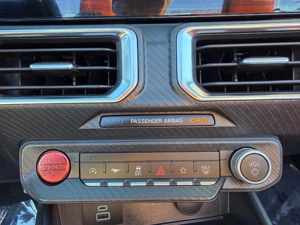 Ford Mustang Vehicle Full-screen Gallery Image 43