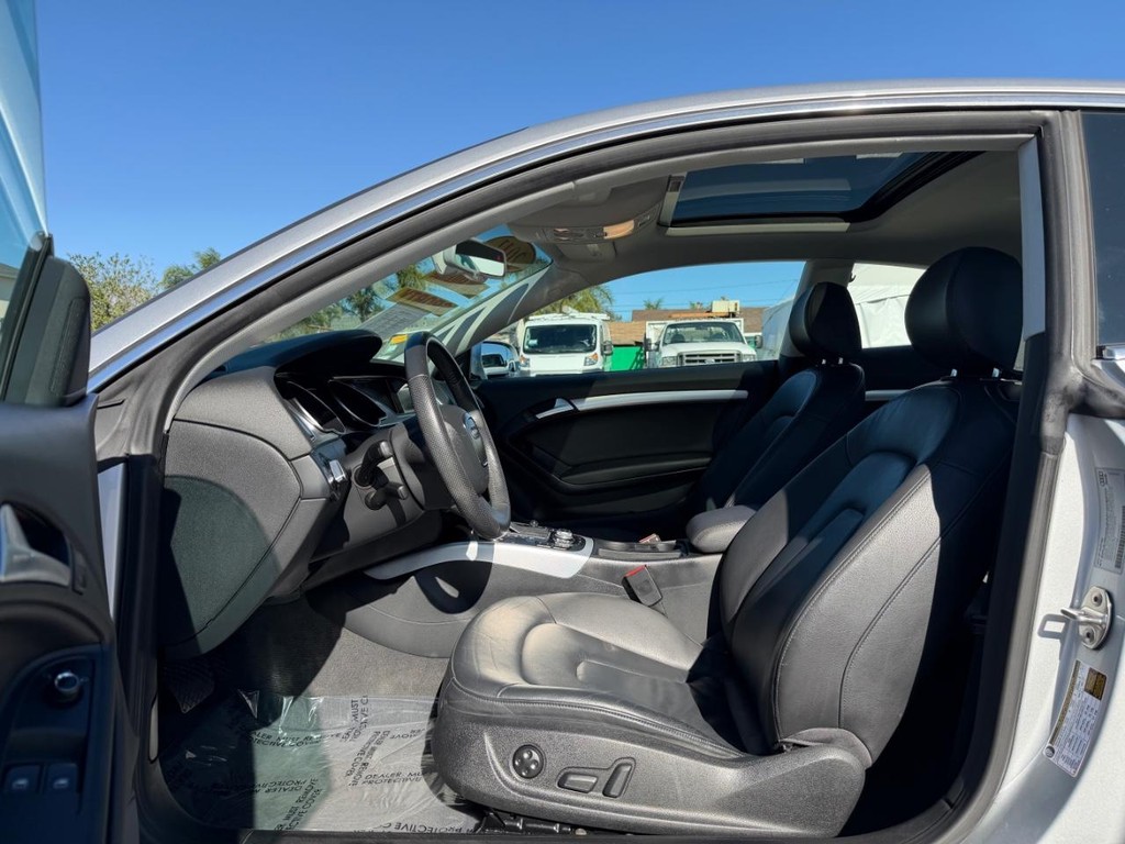 Audi A5 Vehicle Full-screen Gallery Image 17