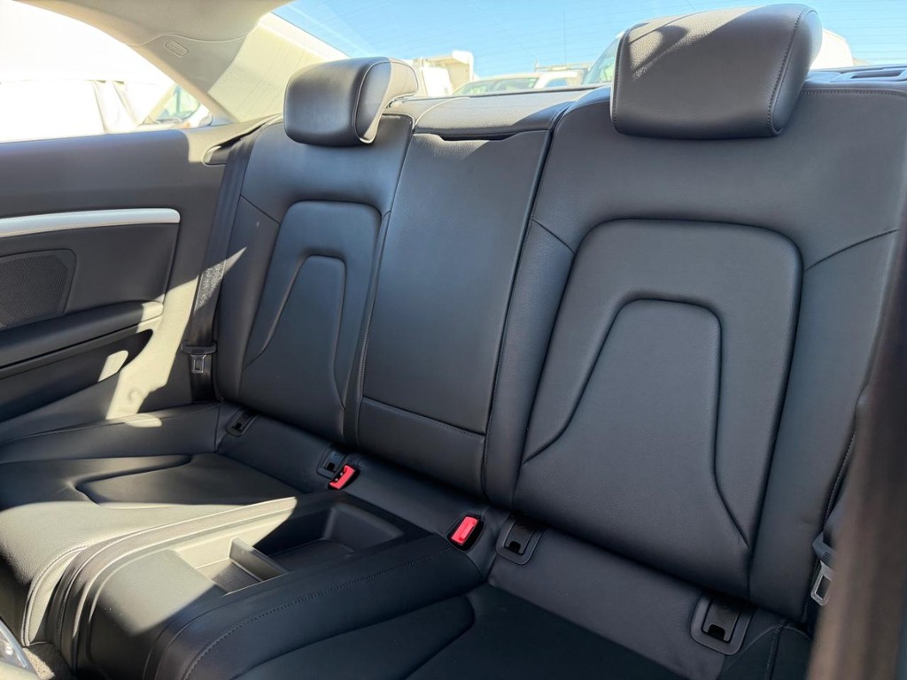 Audi A5 Vehicle Full-screen Gallery Image 19