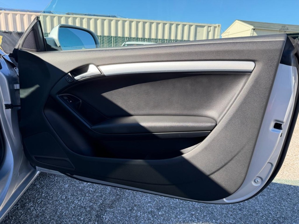 Audi A5 Vehicle Full-screen Gallery Image 20