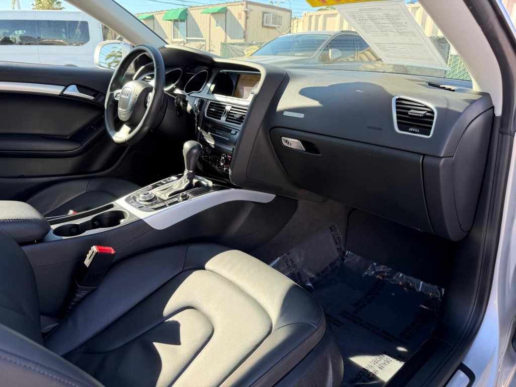 Audi A5 Vehicle Full-screen Gallery Image 21