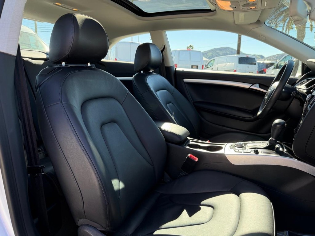 Audi A5 Vehicle Full-screen Gallery Image 23