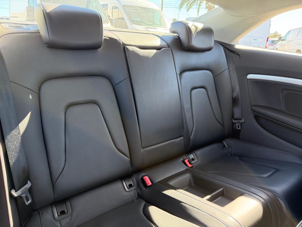 Audi A5 Vehicle Full-screen Gallery Image 24