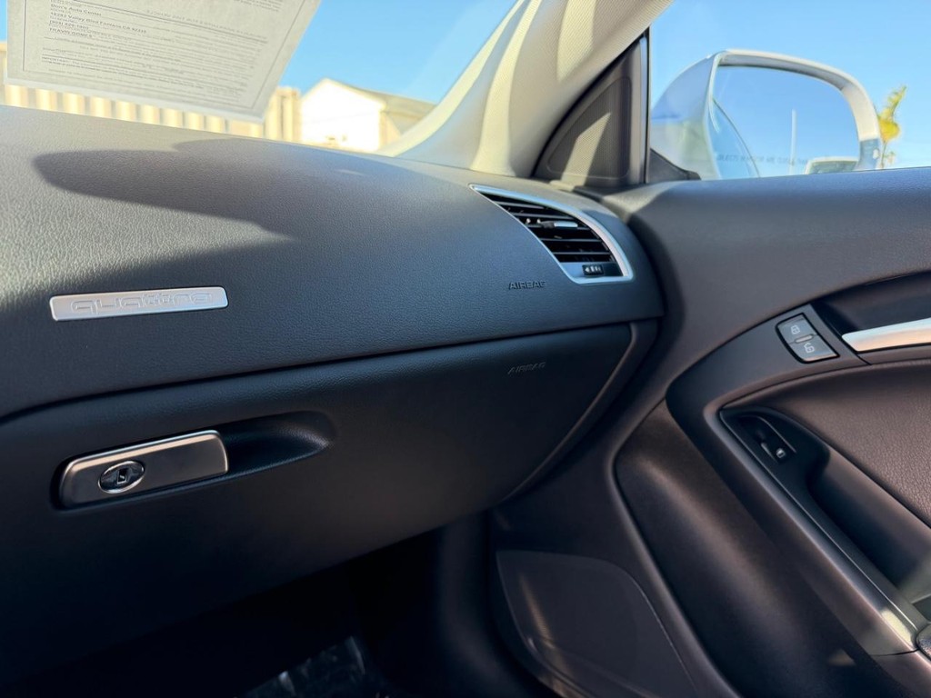 Audi A5 Vehicle Full-screen Gallery Image 27