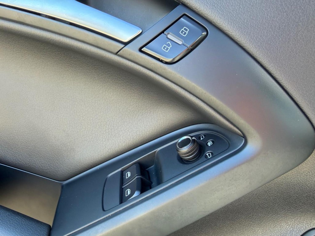 Audi A5 Vehicle Full-screen Gallery Image 28