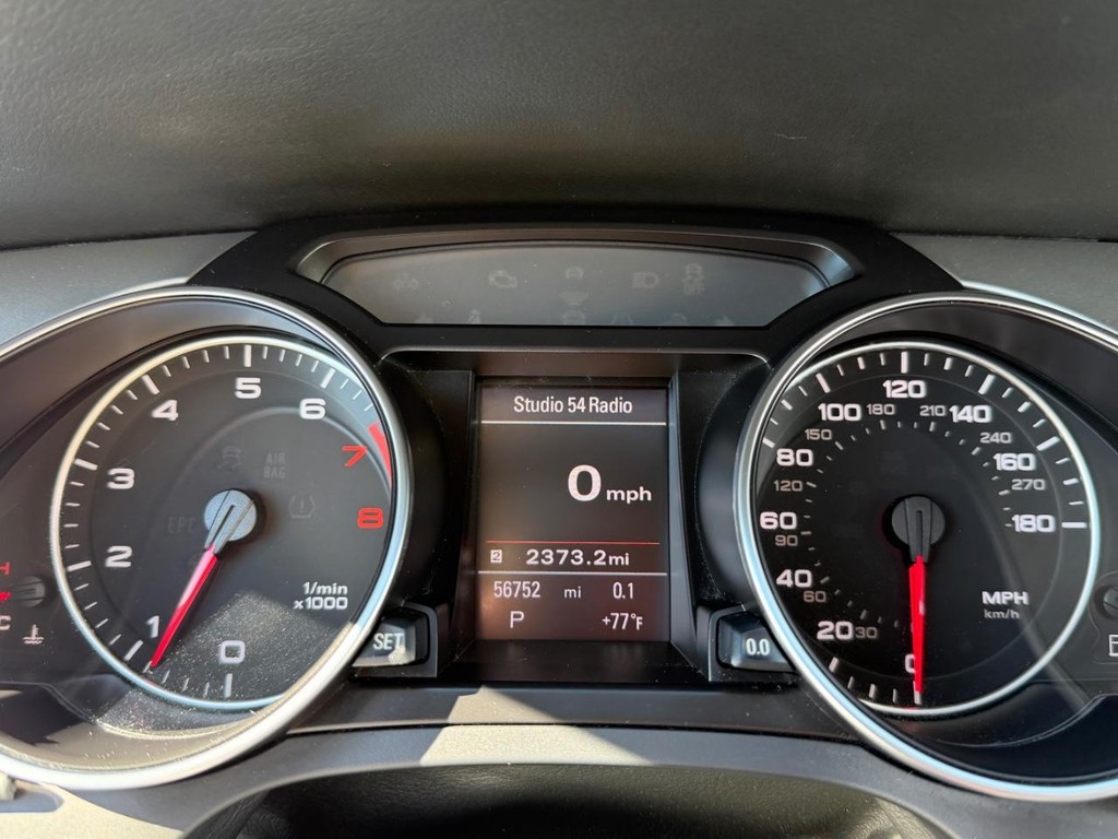 Audi A5 Vehicle Full-screen Gallery Image 31