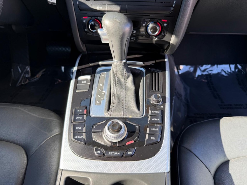 Audi A5 Vehicle Full-screen Gallery Image 33