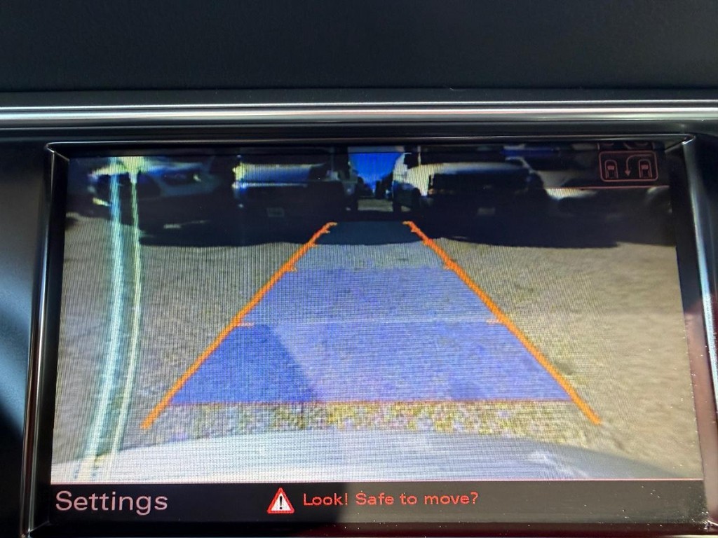 Audi A5 Vehicle Full-screen Gallery Image 35