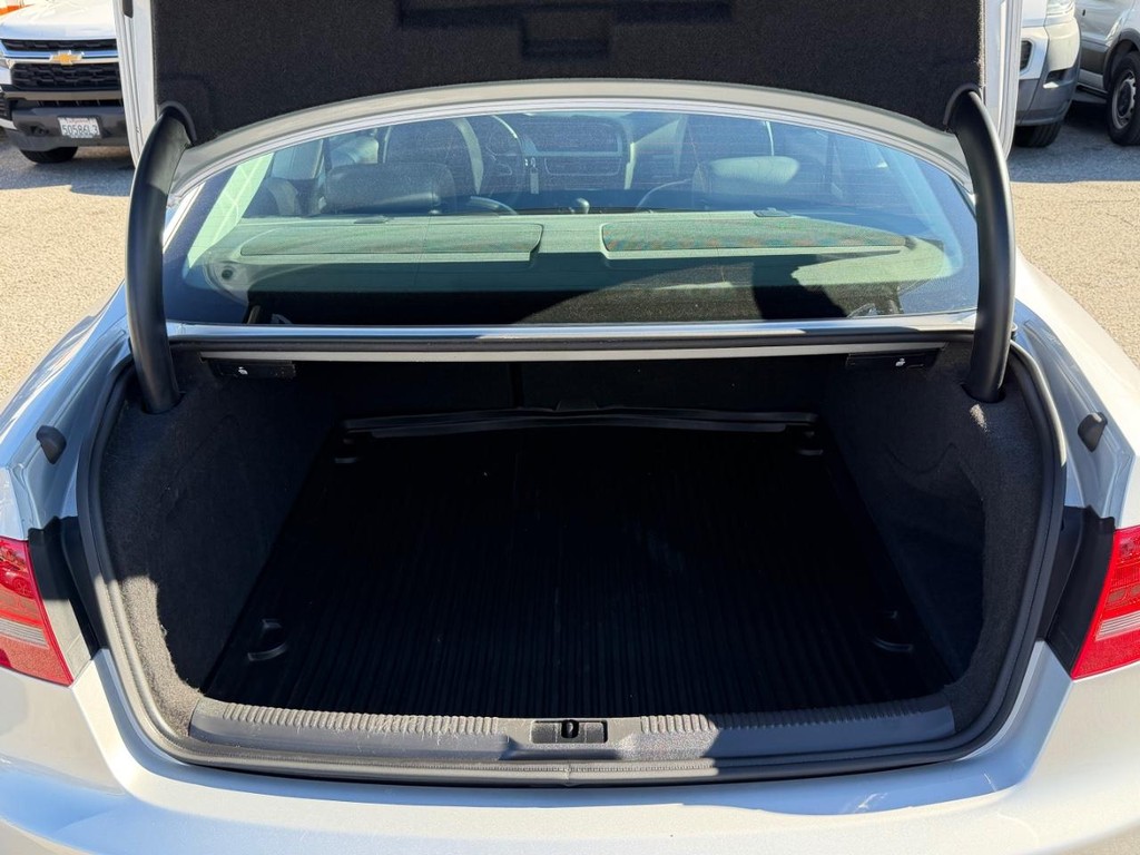 Audi A5 Vehicle Full-screen Gallery Image 36