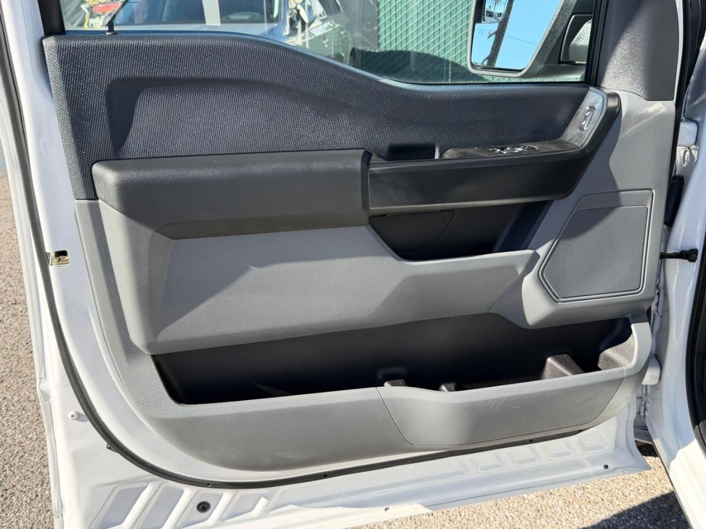 Ford F-150 Vehicle Full-screen Gallery Image 15