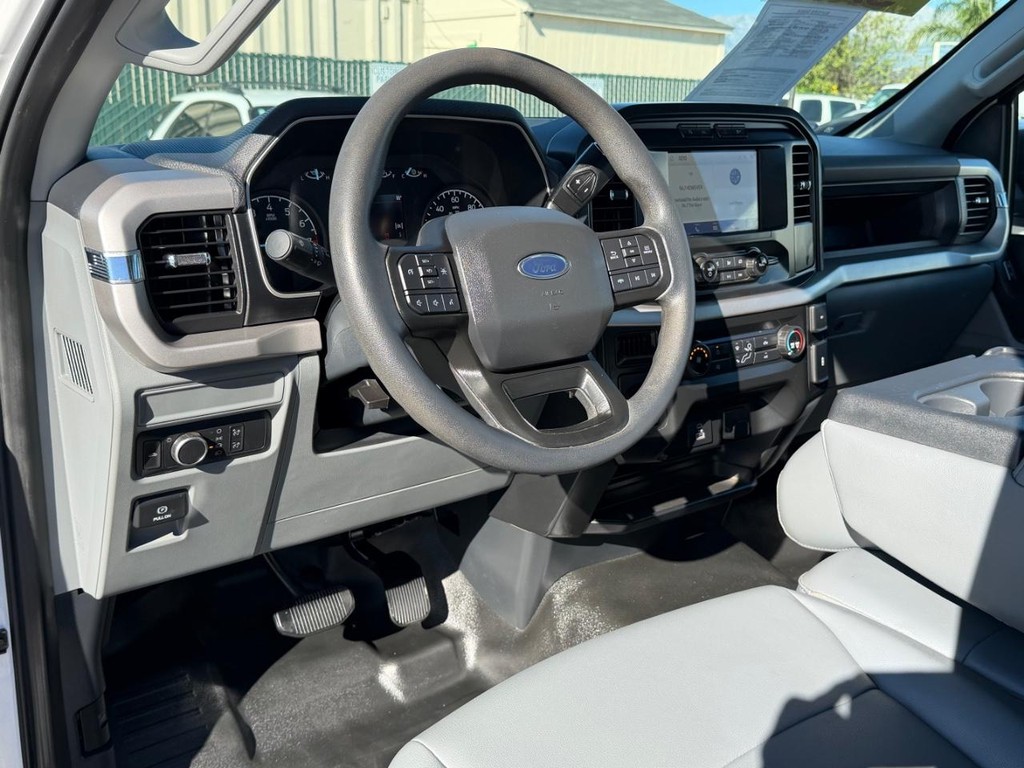 Ford F-150 Vehicle Full-screen Gallery Image 16