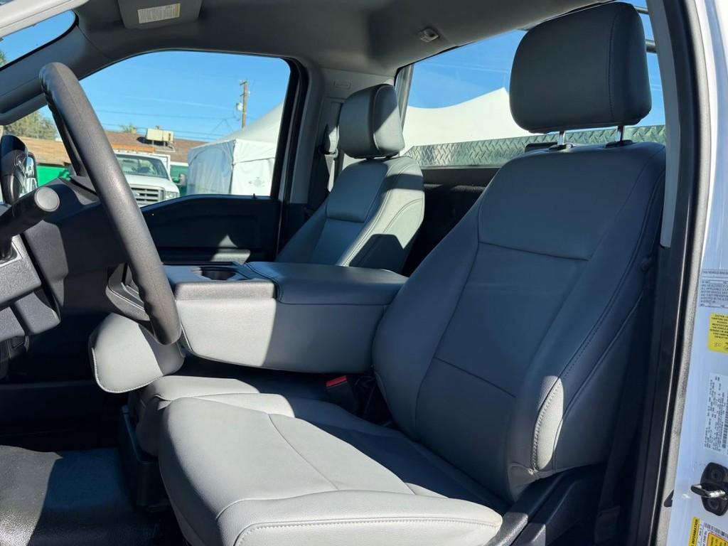 Ford F-150 Vehicle Full-screen Gallery Image 18