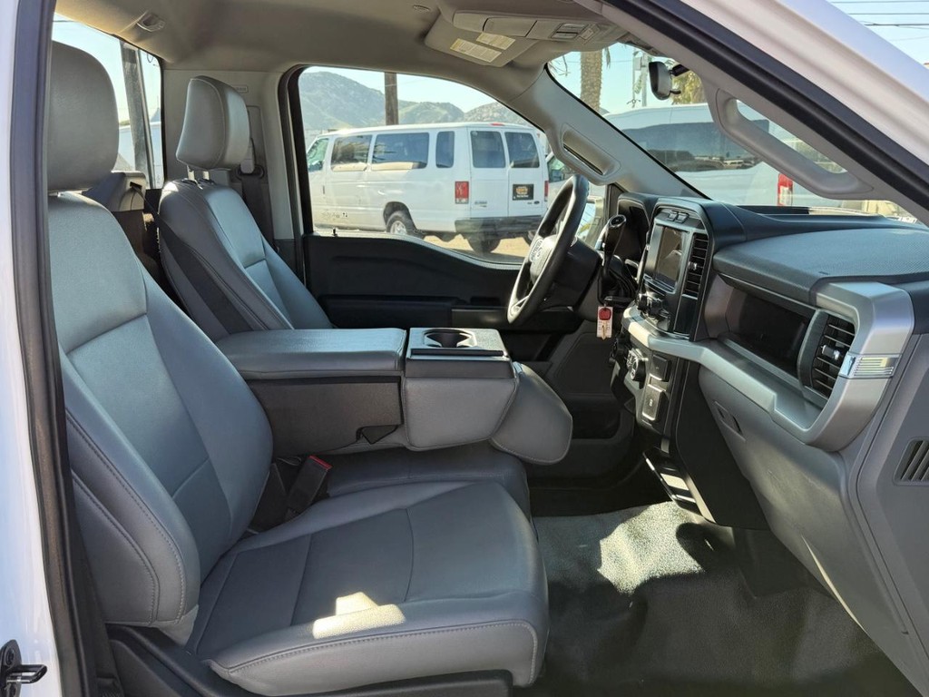 Ford F-150 Vehicle Full-screen Gallery Image 21