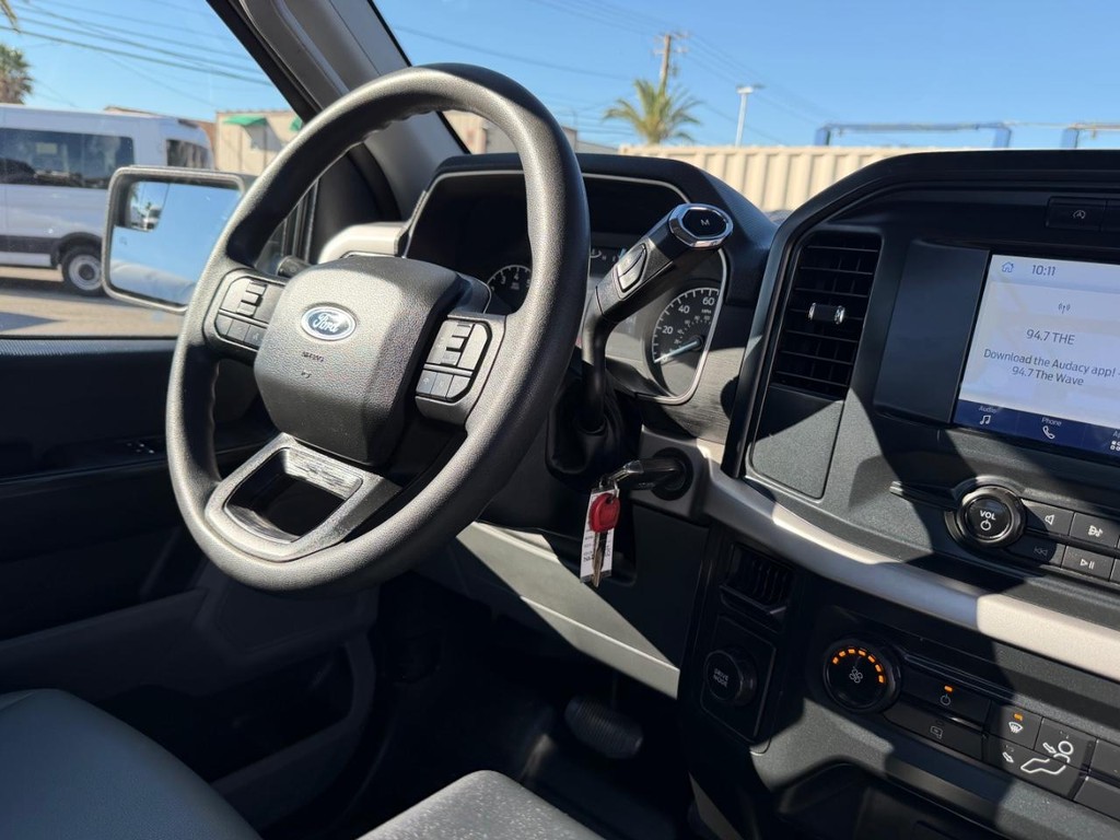 Ford F-150 Vehicle Full-screen Gallery Image 23