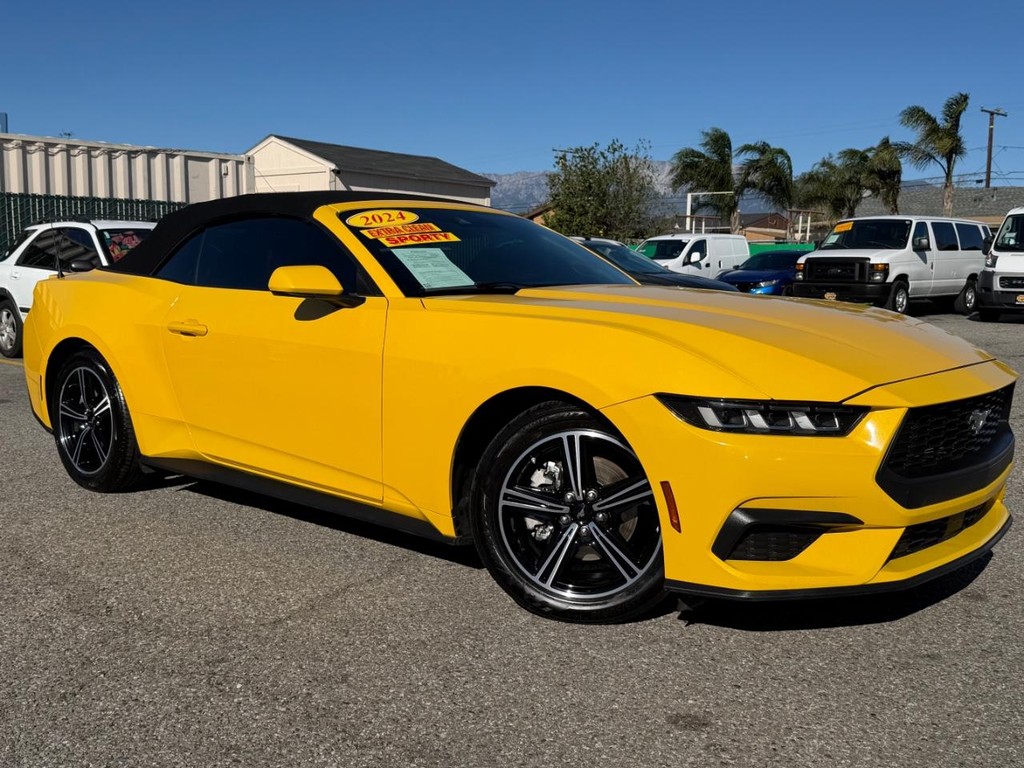 Ford Mustang Vehicle Full-screen Gallery Image 03