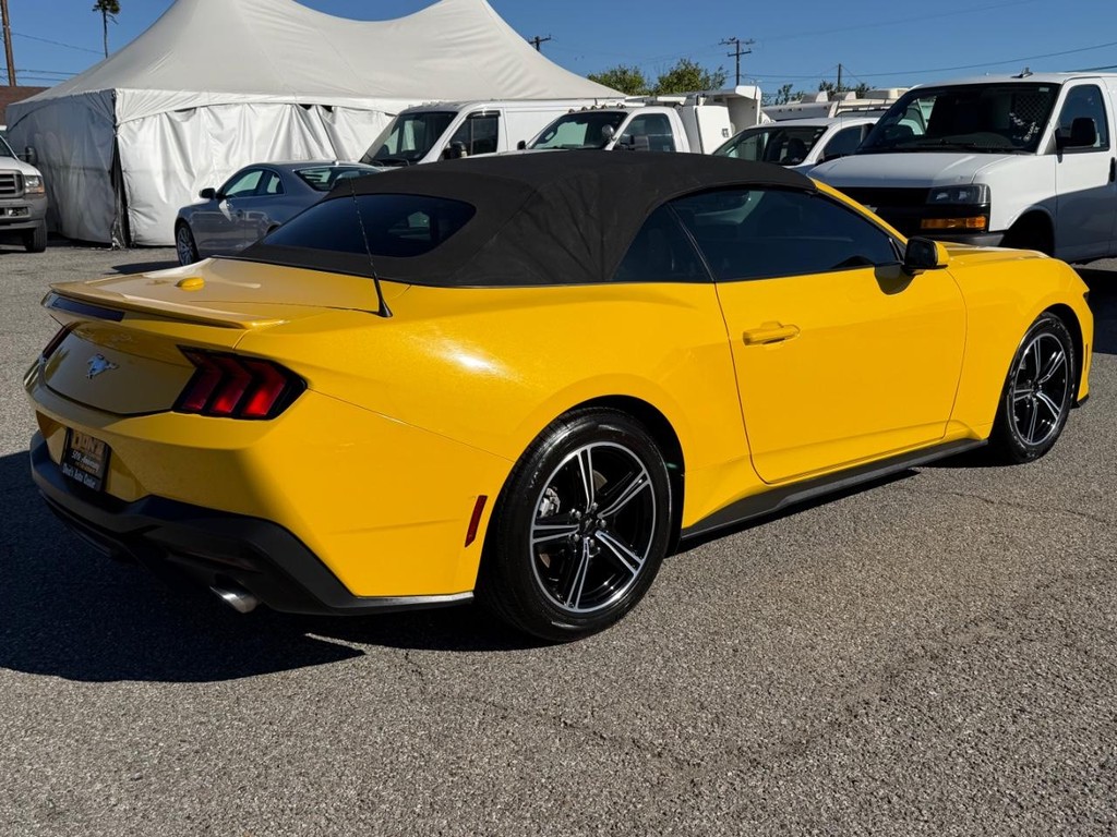 Ford Mustang Vehicle Full-screen Gallery Image 12