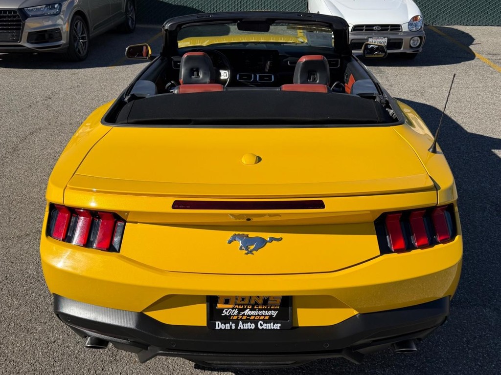 Ford Mustang Vehicle Full-screen Gallery Image 15