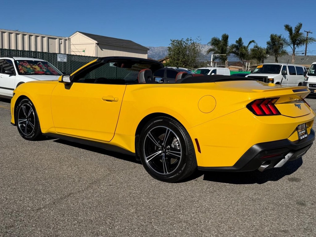 Ford Mustang Vehicle Full-screen Gallery Image 17