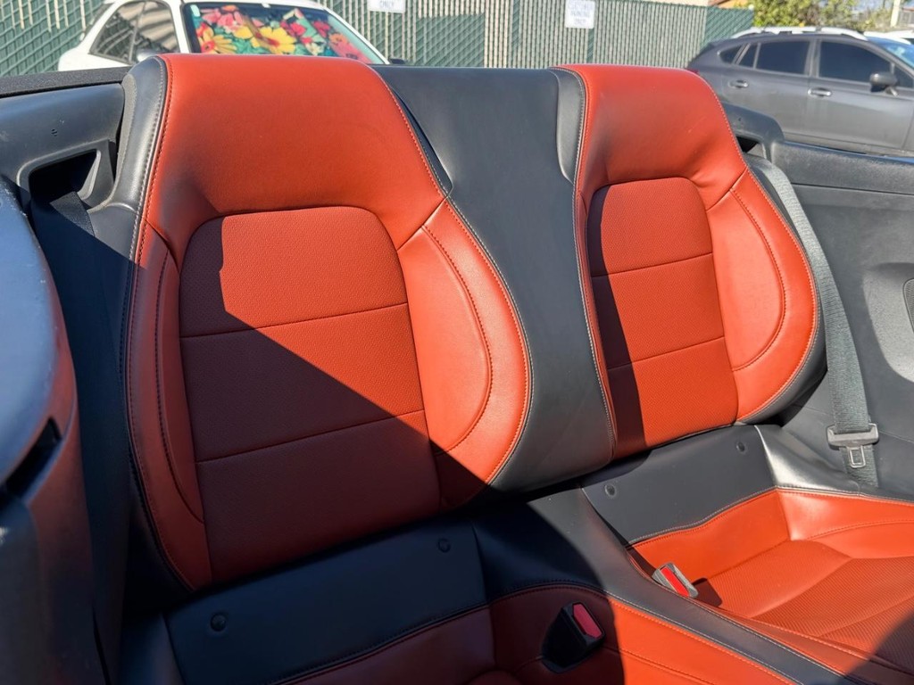 Ford Mustang Vehicle Full-screen Gallery Image 33