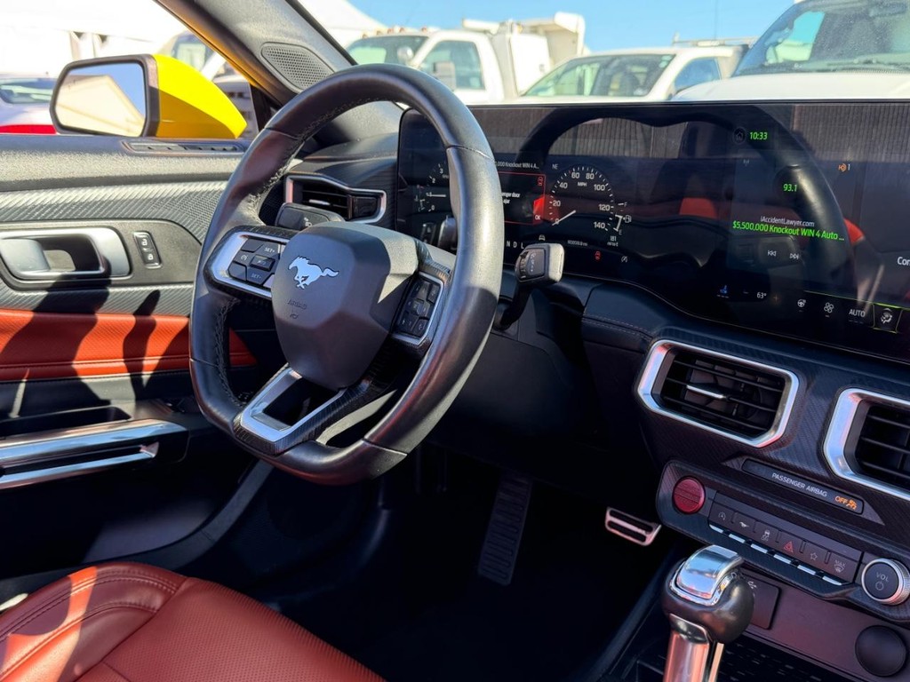 Ford Mustang Vehicle Full-screen Gallery Image 34